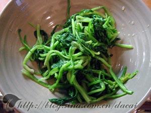 黑芝麻拌菠菜的做法(凉拌菜)